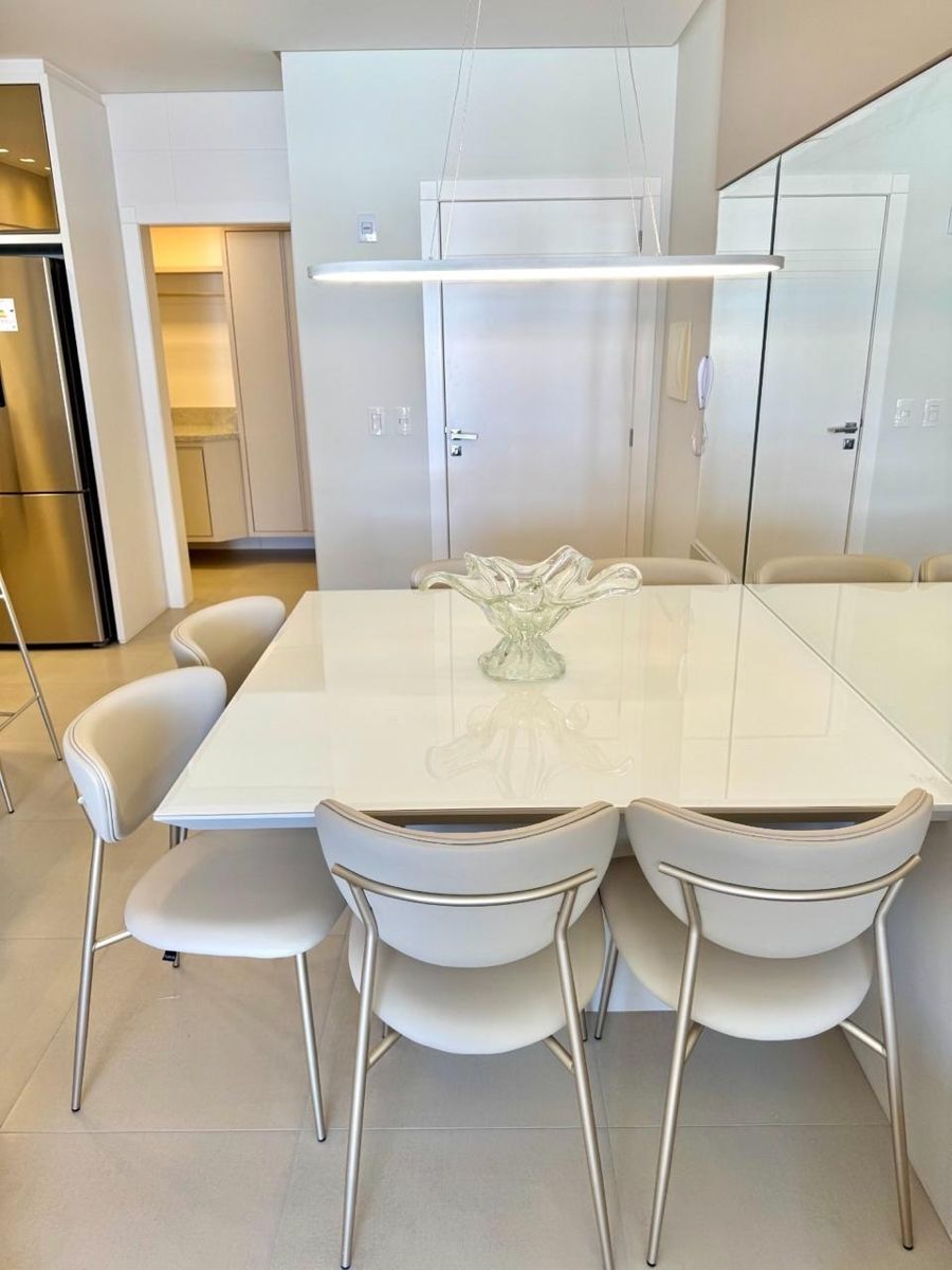 Mesa de jantar para 6 pessoas – apartamento em Capão da Canoa