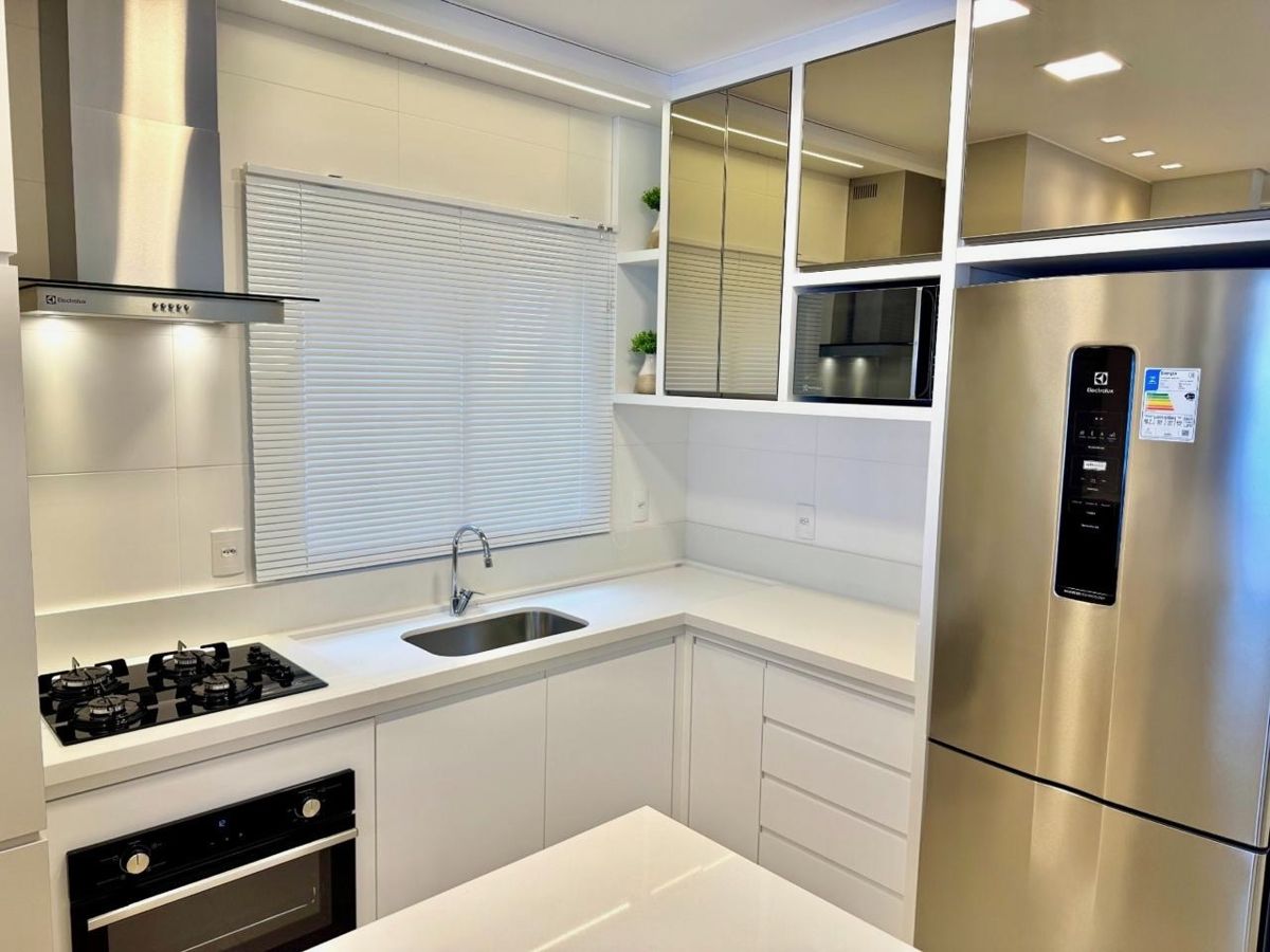 Cozinha completa – apartamento em Capão da Canoa