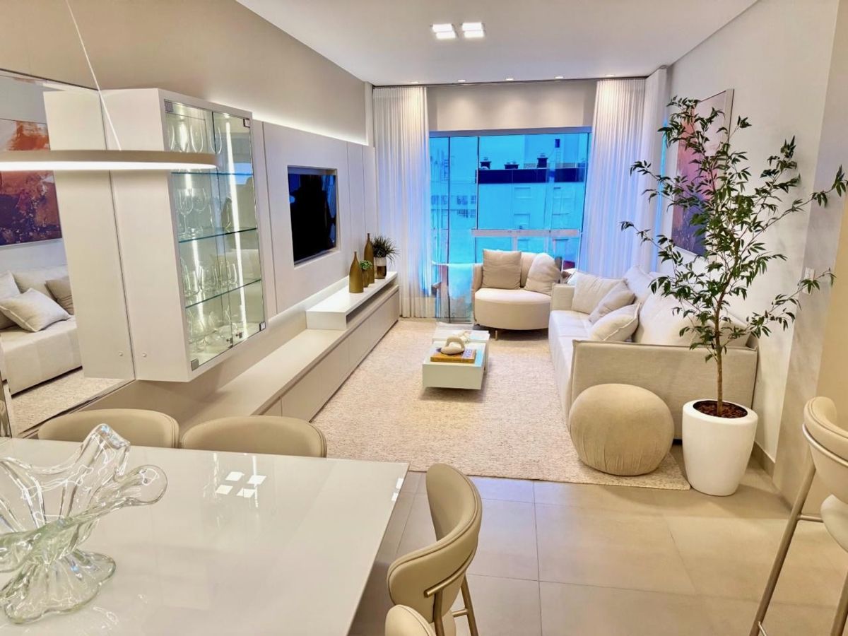 Sala e mesa de jantar – apartamento em Capão da Canoa